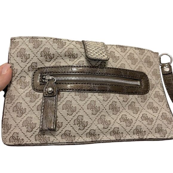 Guess Iconic Women’s Logo Clutch Wristlet - Picture 4 of 11